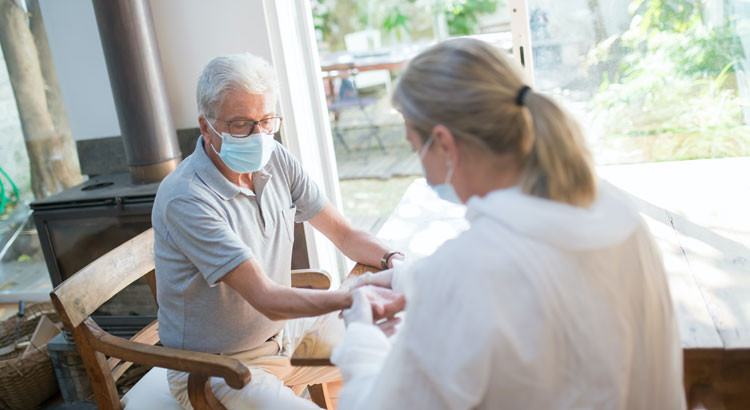 découvrez nos solutions de complémentaire santé spécialement conçues pour les seniors. bénéficiez d'une couverture adaptée à vos besoins, d'un meilleur accès aux soins et d'un accompagnement personnalisé pour préserver votre bien-être tout en maîtrisant vos dépenses de santé.
