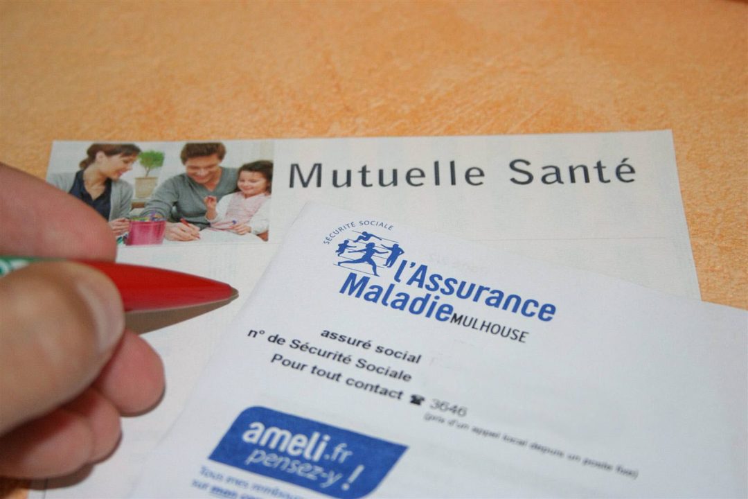 découvrez tout ce qu'il faut savoir sur la complémentaire santé obligatoire : couverture, bénéficiaires, démarches et avantages pour les salariés et les employeurs.