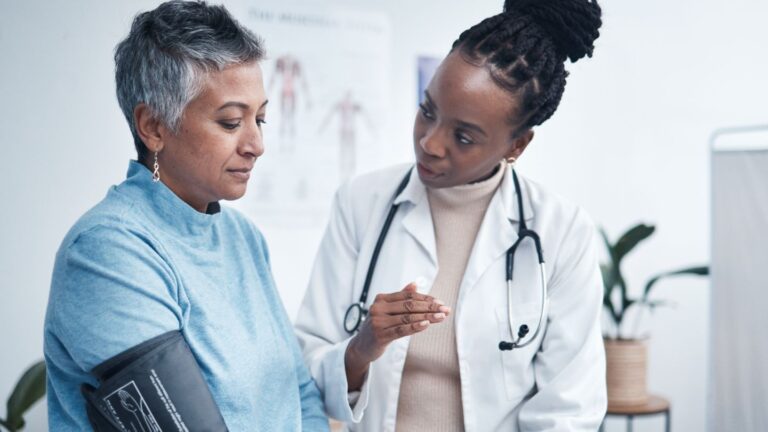 découvrez les grands changements et les enjeux des mutuelles en 2026 : avis des assurés, évolutions des tarifs et impact des réformes sur votre couverture santé.