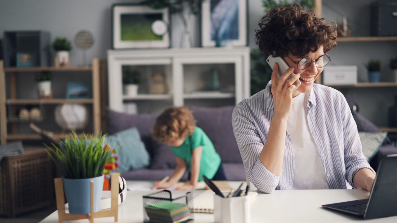 découvrez les enjeux et les perspectives autour de l'autorisation du télétravail pendant un arrêt maladie, une évolution qui pourrait transformer les pratiques professionnelles.