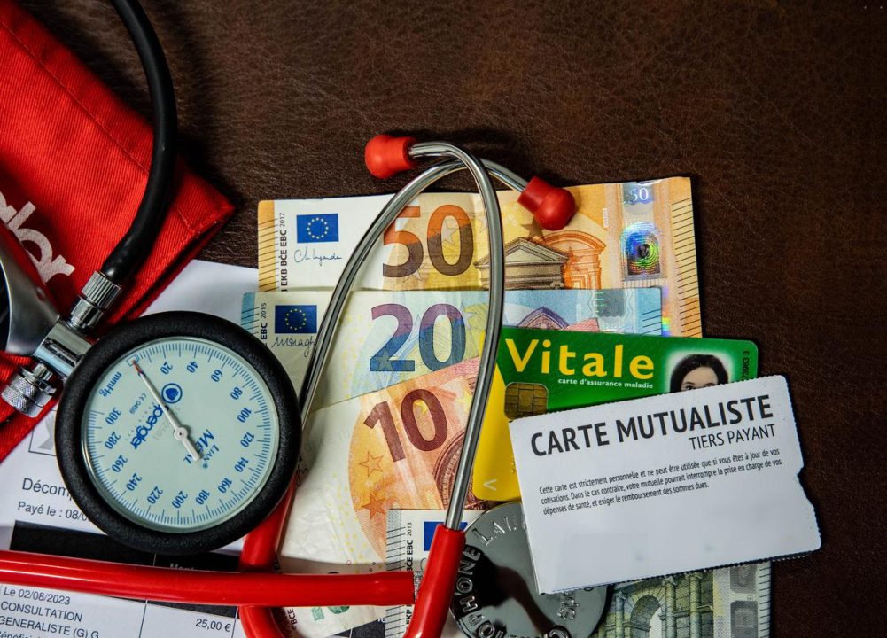 découvrez les raisons et les impacts de la hausse des cotisations mutuelles en 2026 pour mieux anticiper vos dépenses santé.