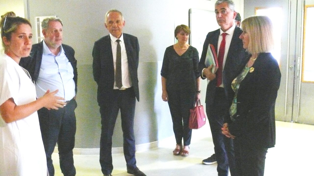 aurora demande la création d'un centre de santé public à auch pour améliorer l'accès aux soins médicaux dans la région.