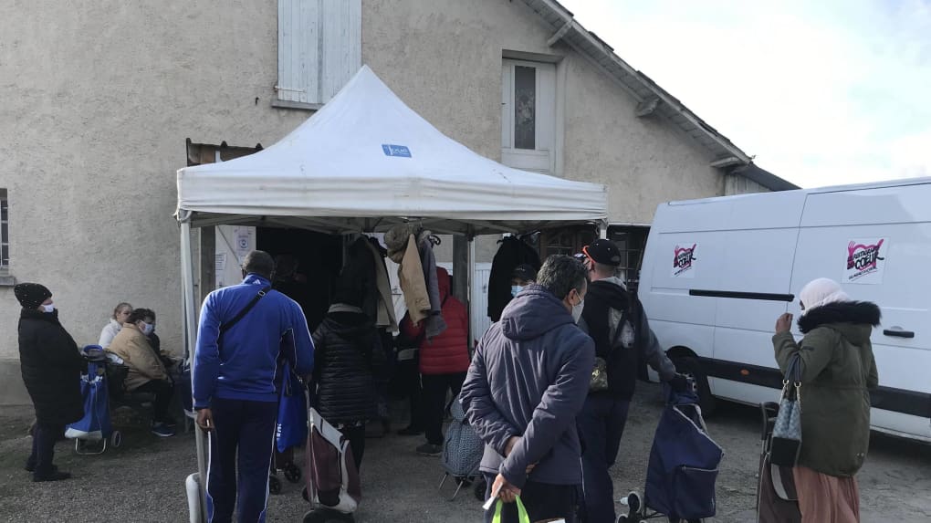 profitez d'examens de vue gratuits et de lunettes offertes aux bénéficiaires des restos du cœur pour mieux voir sans frais.